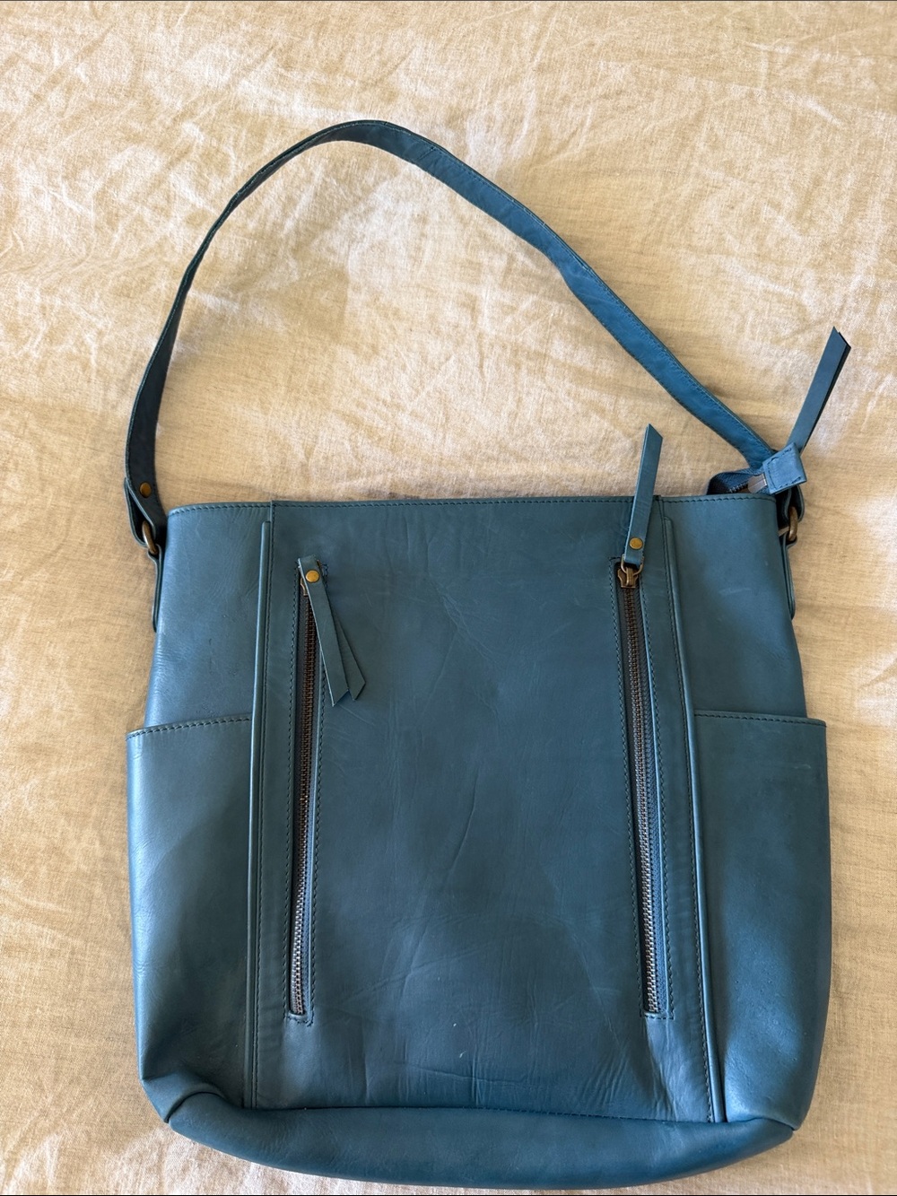 North style Women's Leather Shoulder Bag/Tote in Teal - Sleek Everyday Carry